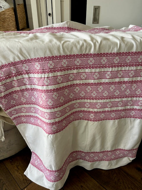 Antique Hungarian/Romanian tablecloth + 10 matching napkins