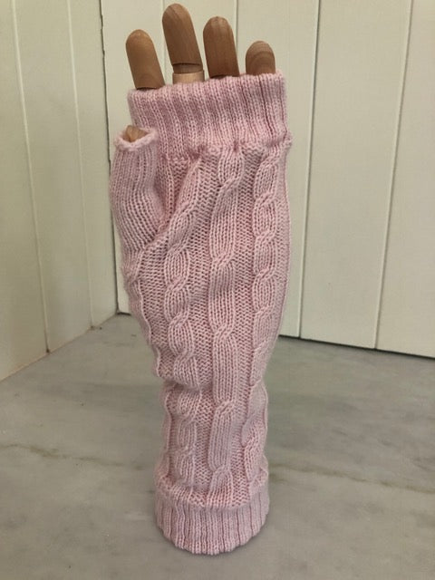 SCA 4-ply cable knit cashmere wristwarmers