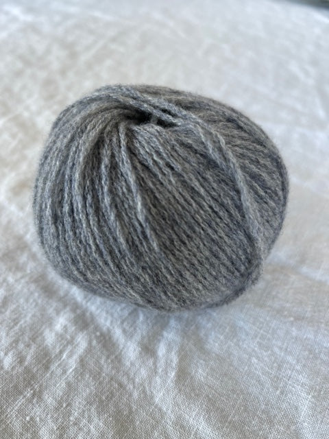 SCA 4-ply Cashmere Knitting Yarn - Mid Grey