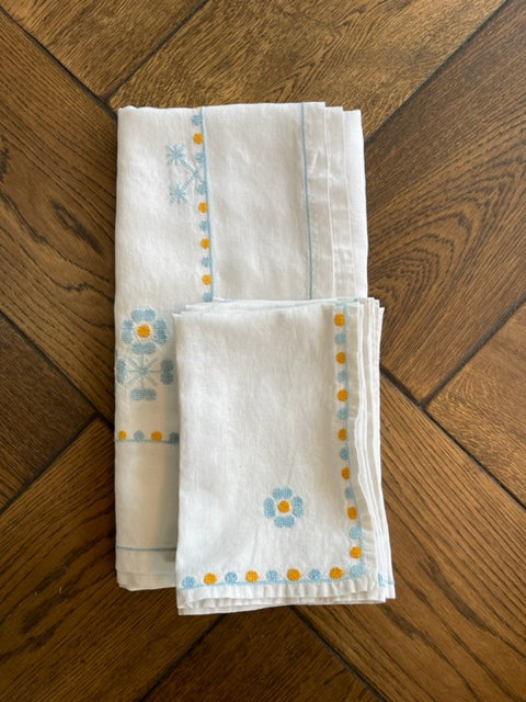 Vintage French linen Tablecloth & napkin set