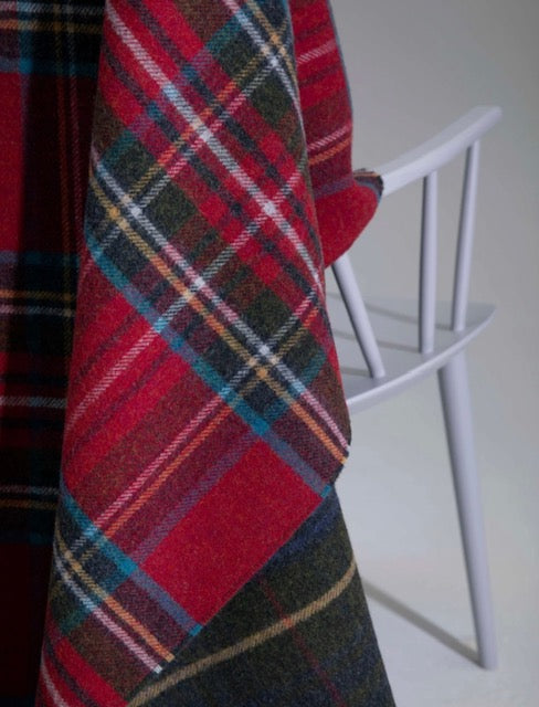 Lambswool Double Face Check Throw | Hunting Stewart