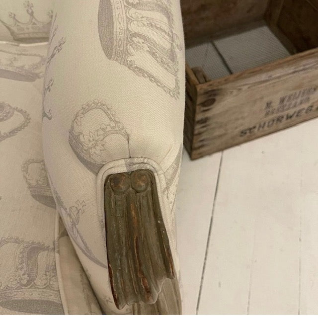 The Crown English Linen Armchair Armchair