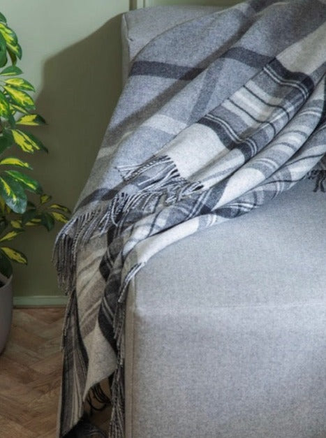 Lambswool Double Face Check Throw | Grey