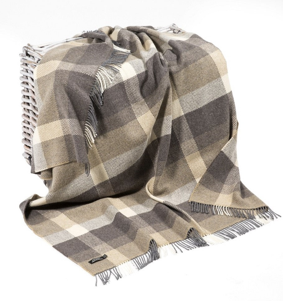Merino Cashmere Throw - Cream + Beige Pleat Large Check